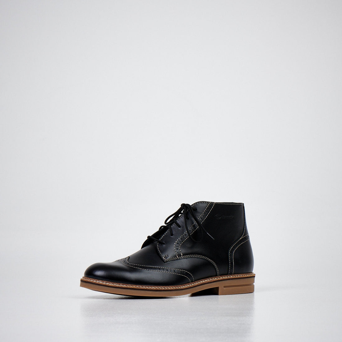 1. Studio shot of Samelin Black Ankle Boots 424 showcasing dyed natural leather upper and non-slip rubber sole
