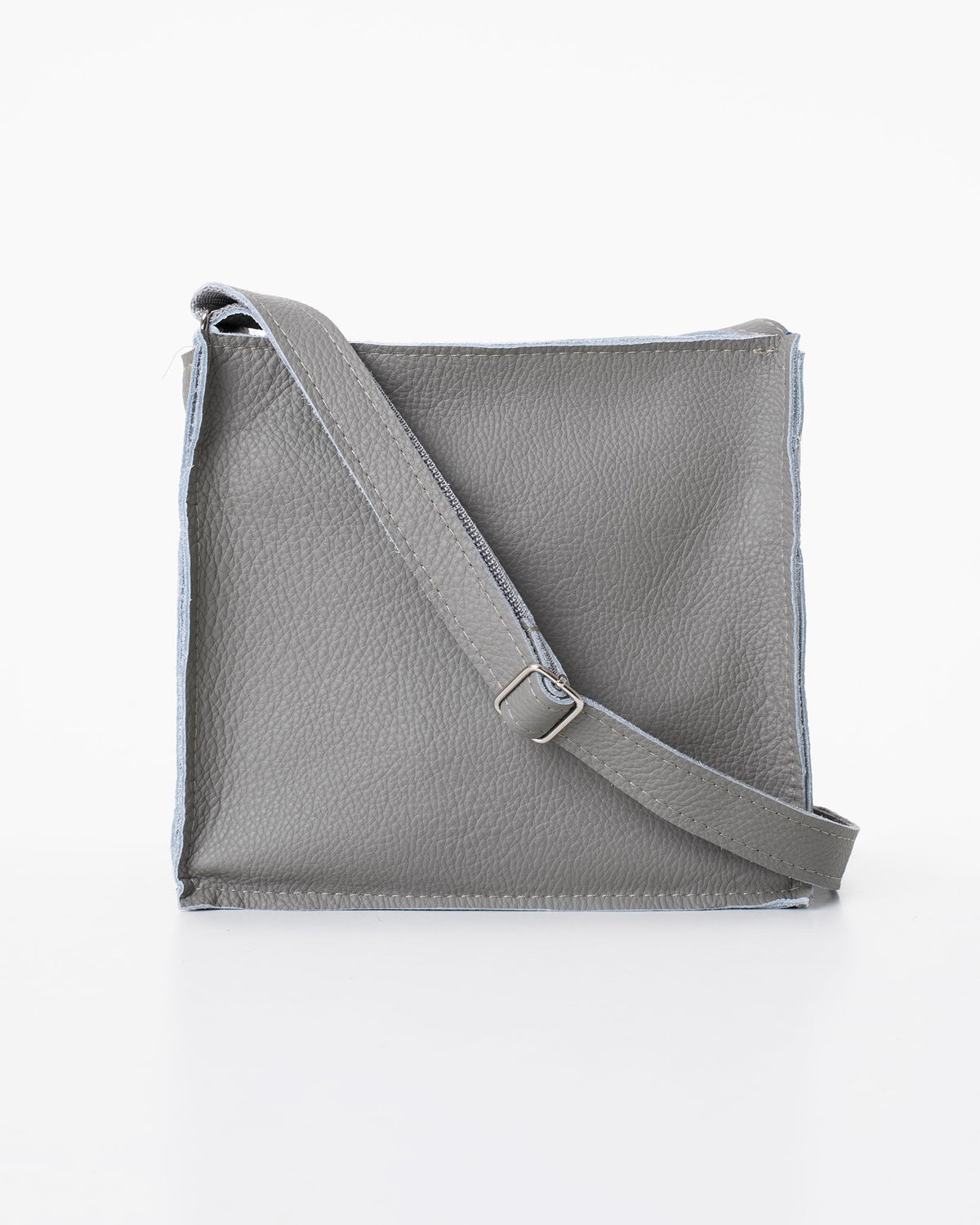 4. Studio shot of light grey Folk 1 shoulder bag by Trendbag, back view with adjustable strap