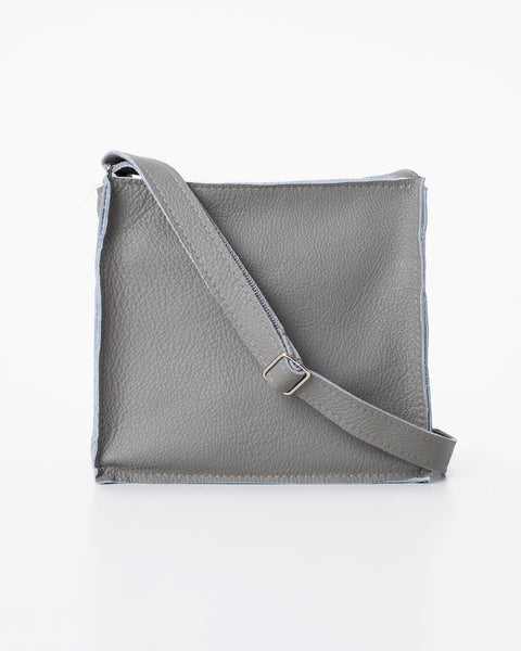 4. Studio shot of light grey Folk 1 shoulder bag by Trendbag, back view with adjustable strap