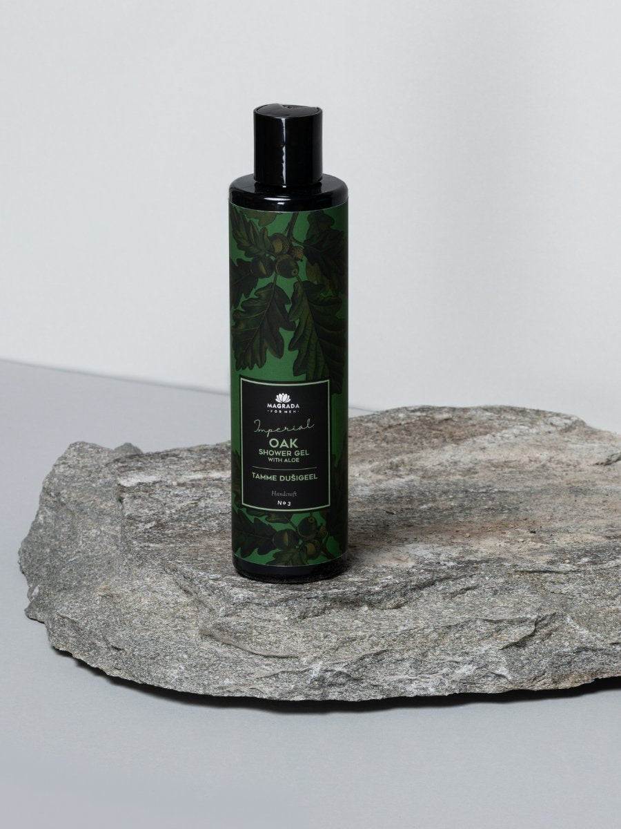 2. Studio shot of Magrada Organic Cosmetics Oak Shower Gel 'Imperial' for men, with green oak leaf design on bottle