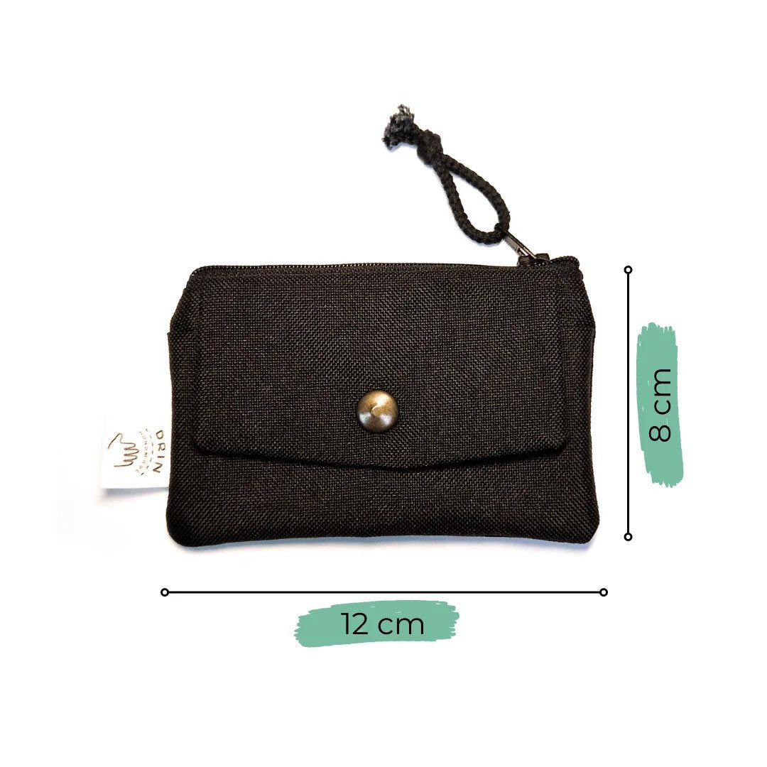 2. Size chart for Drinbags BLACK HOLE wallet, displaying dimensions of 12 cm by 8 cm