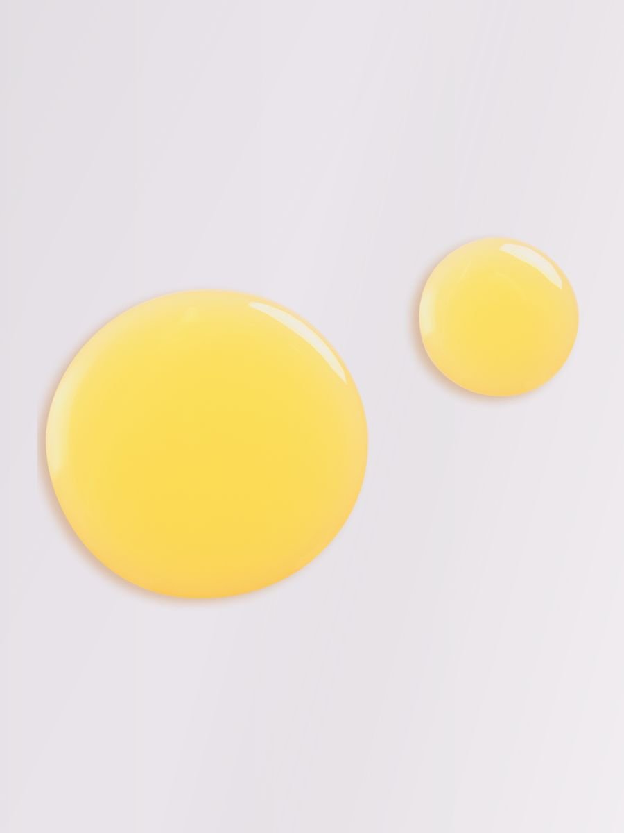 3. Close-up of Magrada Peony Shower Oil droplets showing rich, golden texture