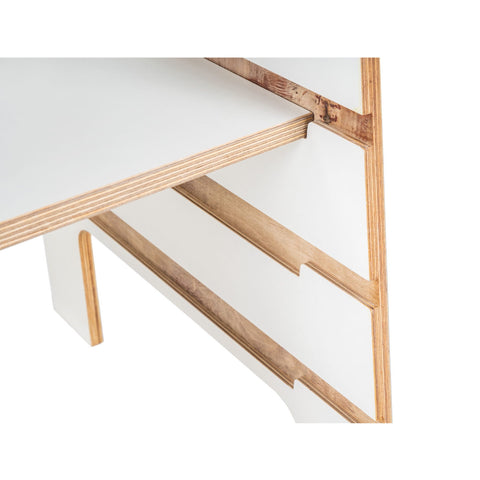 3. Close-up of MeowBaby kitchen helper's adjustable platform and wooden edges