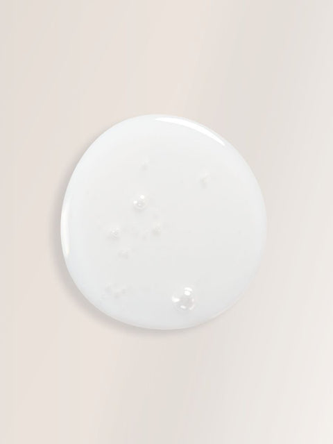 2. Close-up of Magrada Organic Cosmetics Rhubarb Shampoo texture with aloe extract, showing creamy consistency