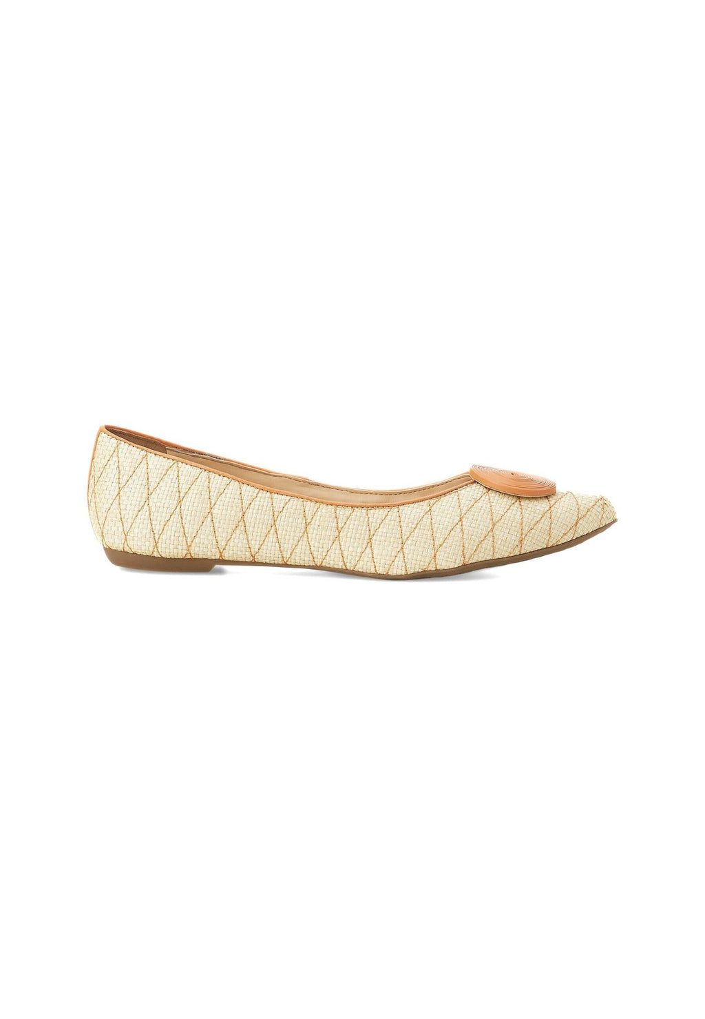 7. Studio side view of Mangará Coroba Ballerinas, showcasing raffia fabric and pointed-toe design
