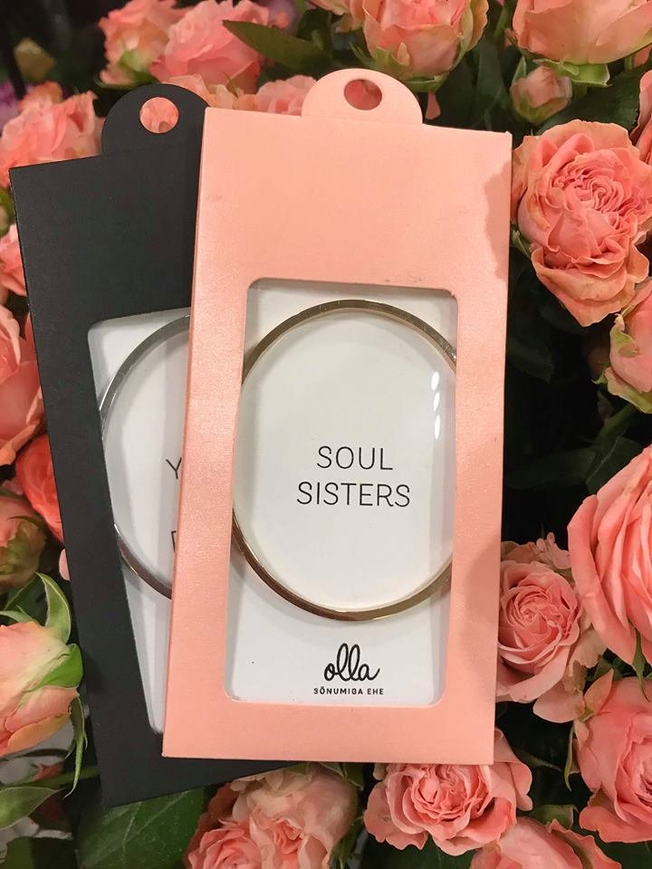 4. Olla Soul Sisters bracelet packaging with floral background, highlighting brand and engraved message