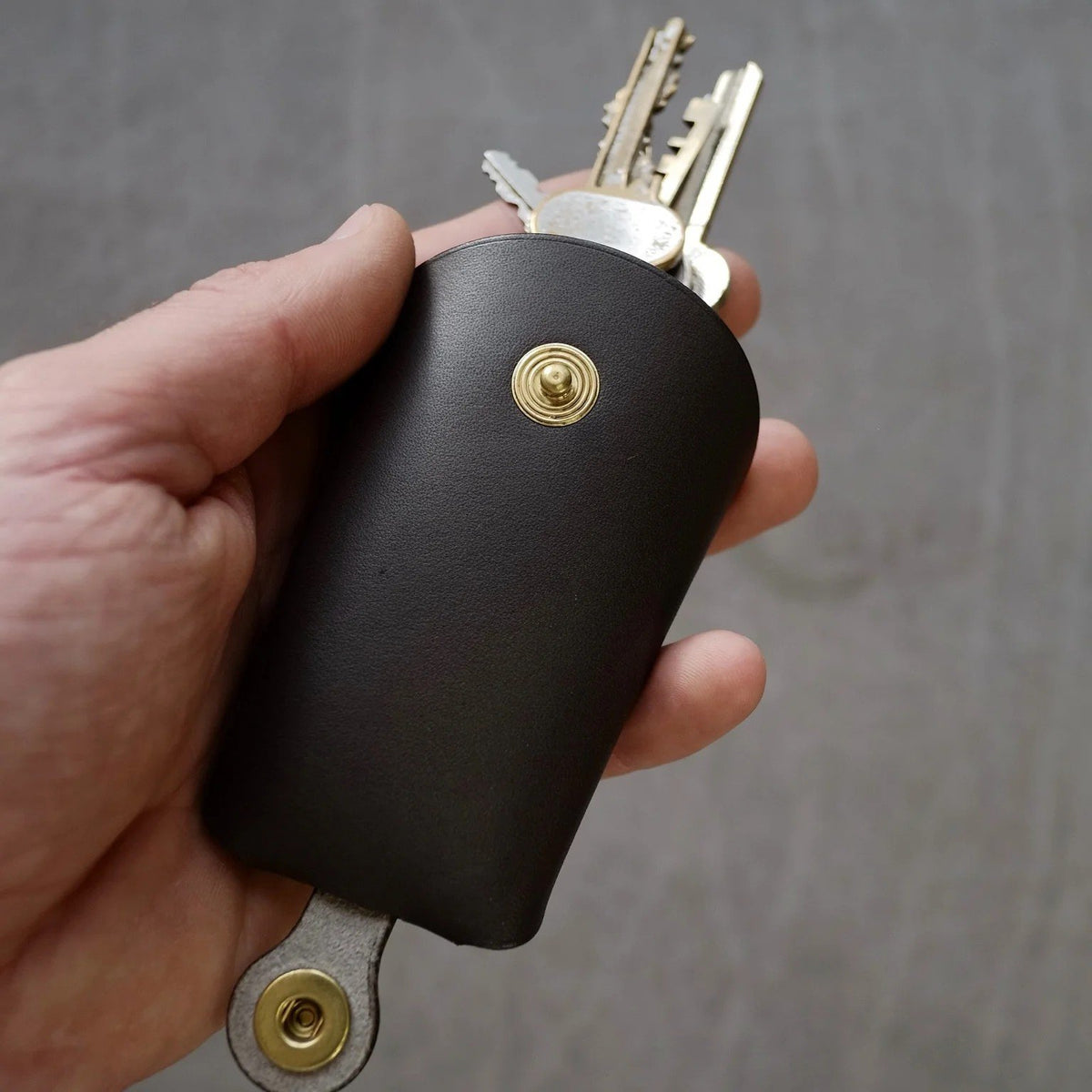 3. Mirgoods black folded keyholder with keys, demonstrating spacious interior and elegant design