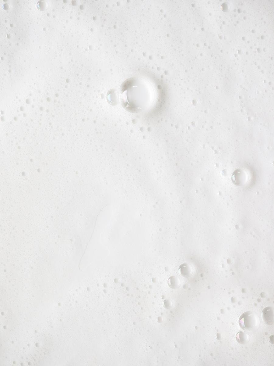 5. Magrada Oak Shampoo 'Imperial' and shower gel with solid shampoo, set against natural backdrop