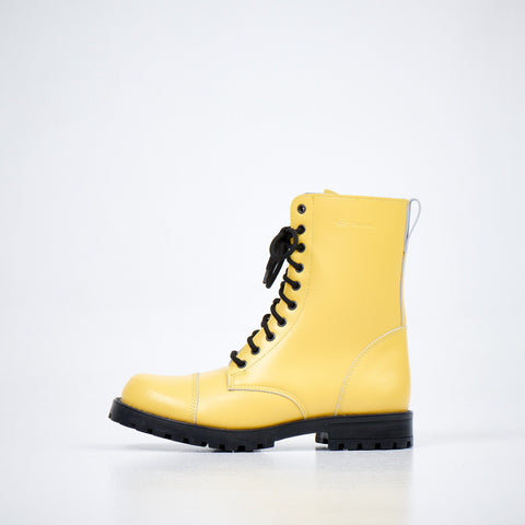 4. Profile view of Samelin 511 Yellow boots with black laces, emphasizing the water-repellent leather upper