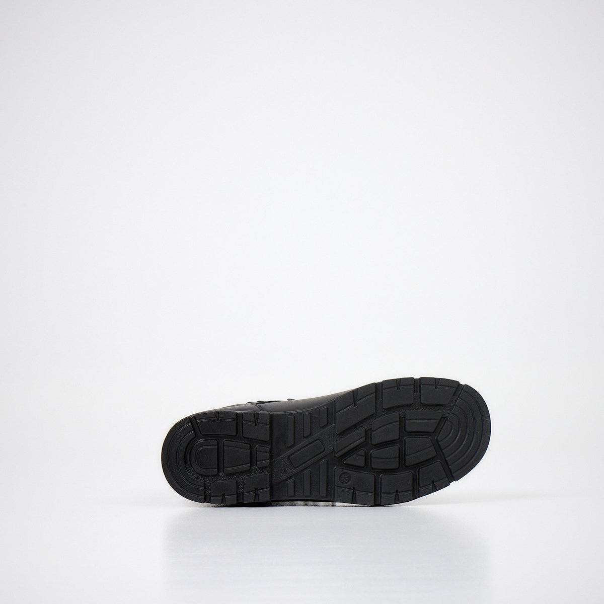 6. Bottom view of Samelin 604278100 waterproof boots in black, highlighting tread pattern and sole design