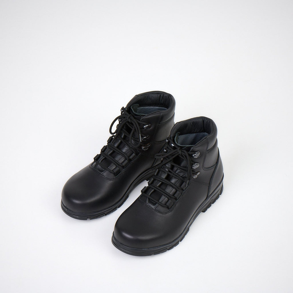 1. Studio shot of Samelin 604278100 waterproof boots in black, showing lace-up design and durable PU sole