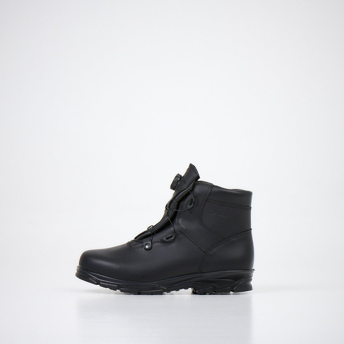 1. Samelin 614278100 waterproof boots with Winch fastening in black, side view in studio