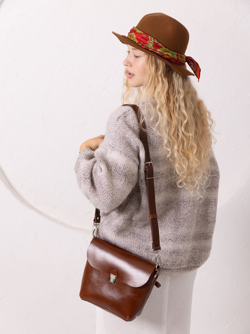 5. Woman with TOKS VISOKS ARLO Purse in ginger, shown from the back with adjustable strap