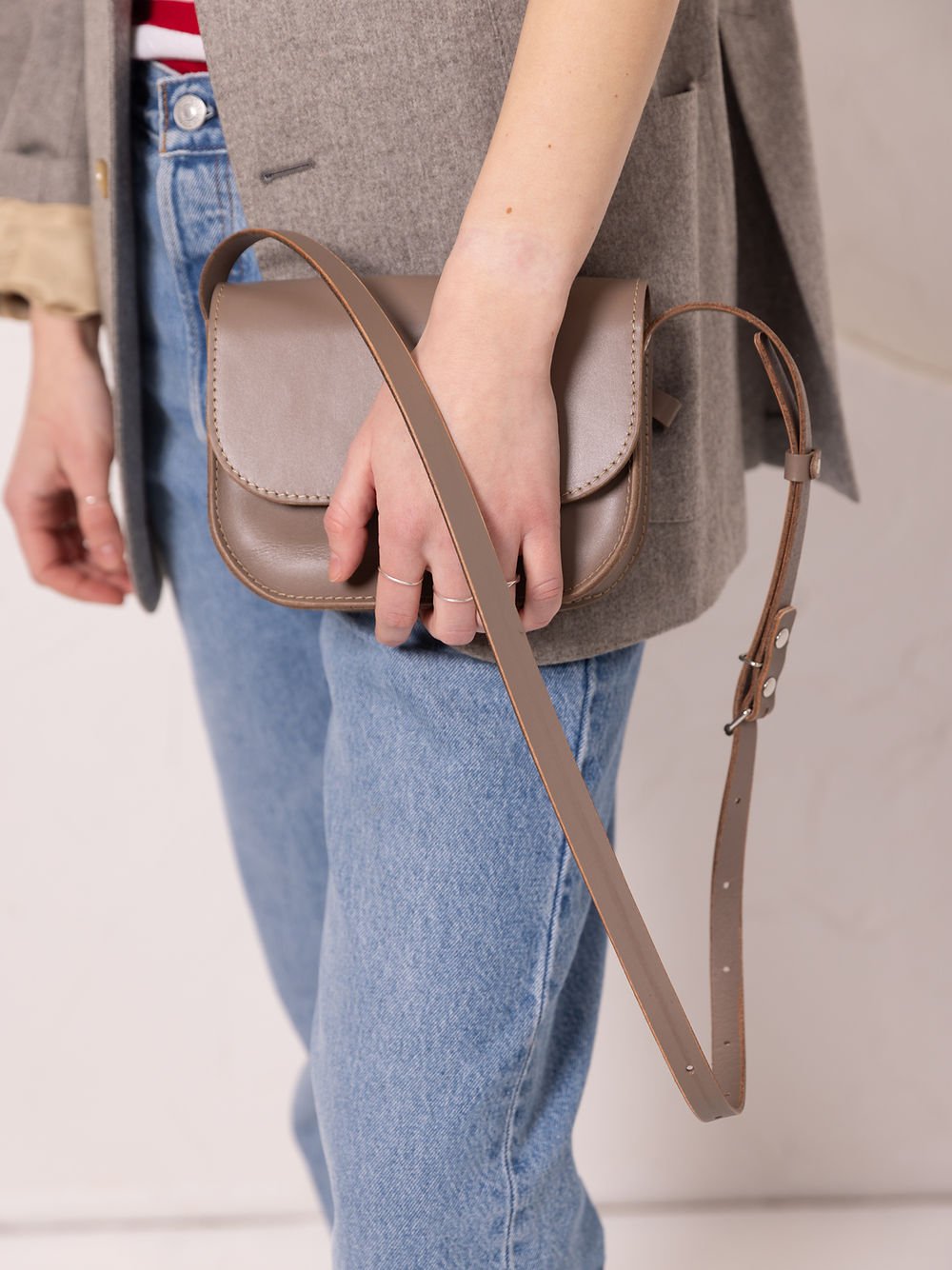 7. Close-up of TOKS VISOKS RUBY Purse in beige, showing adjustable strap and recycled leather