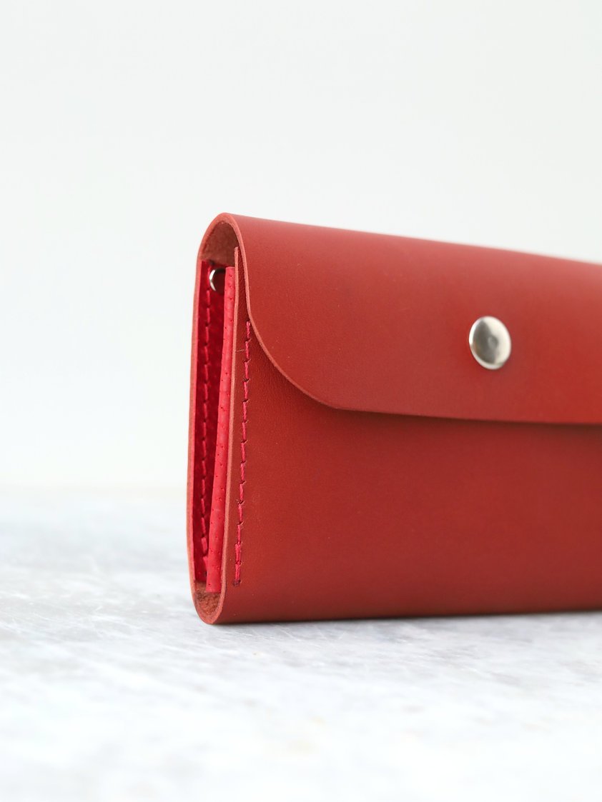 7. Side view of TOKS VISOKS FRIDAY Wallet in faded red, highlighting sleek design