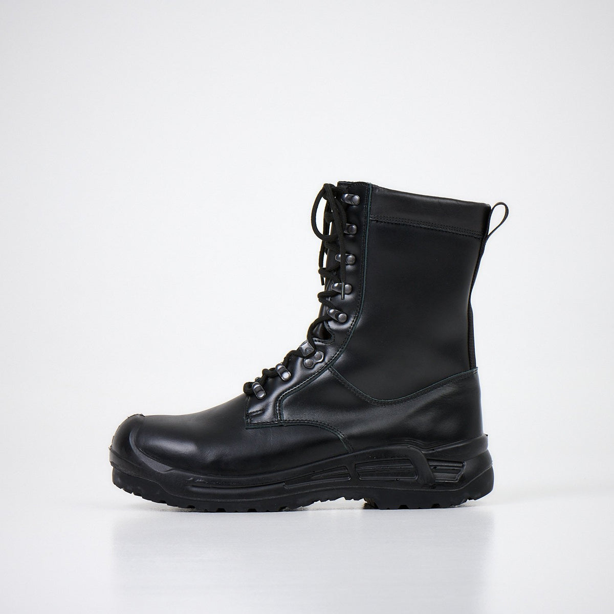 6. Side view of Samelin 749402100 leather boot with breathable Cambrelle lining