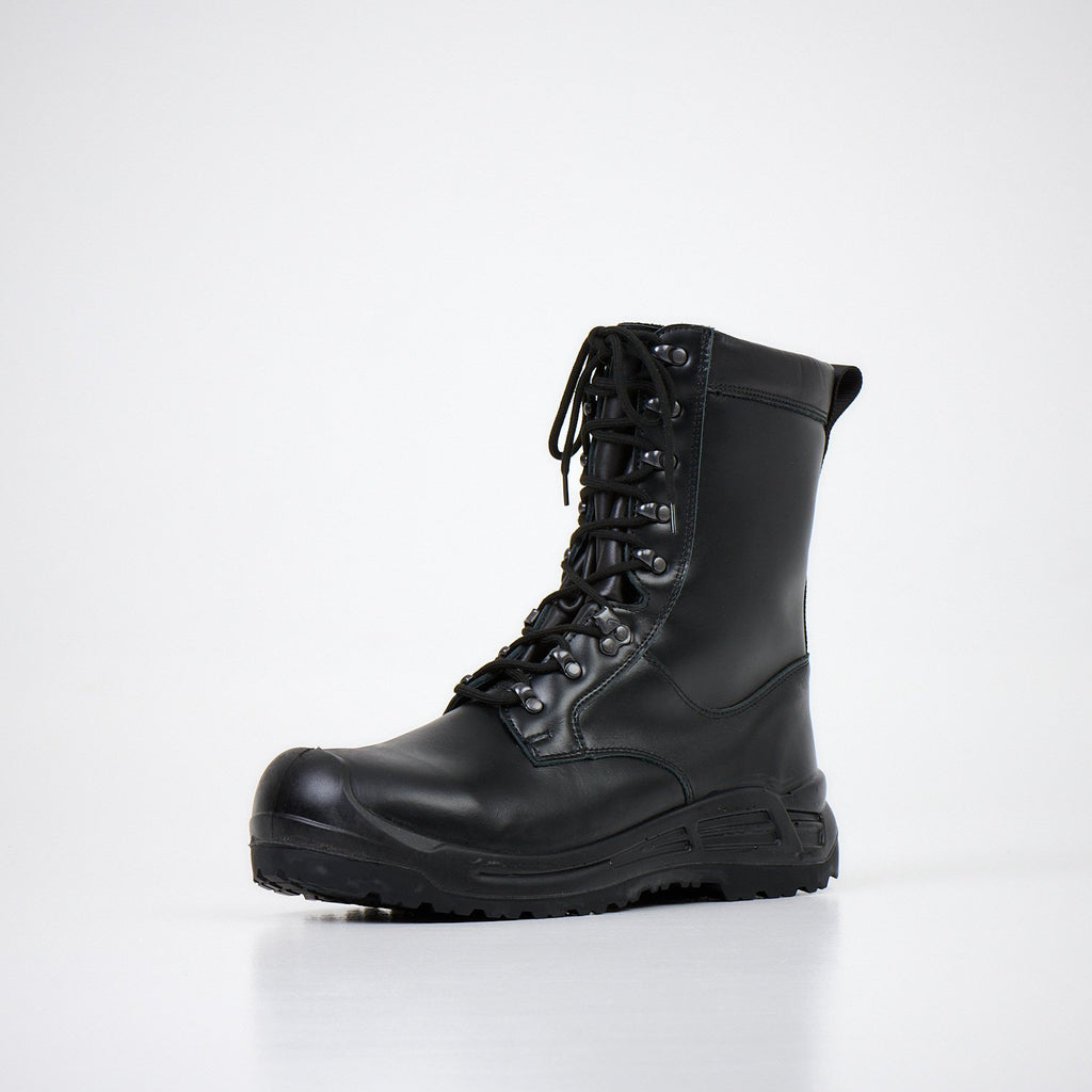 2. Side view of Samelin 749402100 leather boot with lace-up design and Vibram outsole