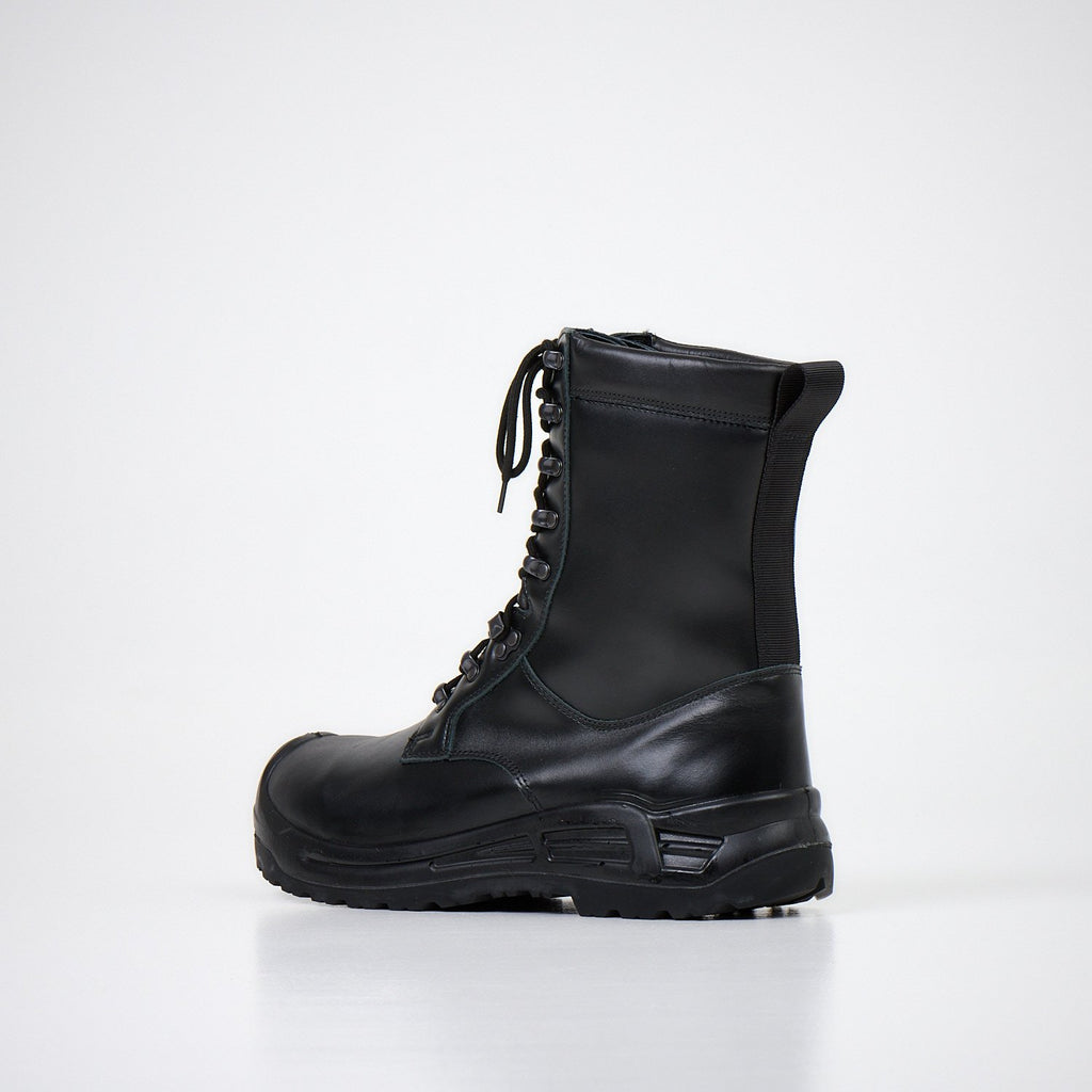 3. Side profile of Samelin 749402100 leather boot highlighting waterproof chrome leather