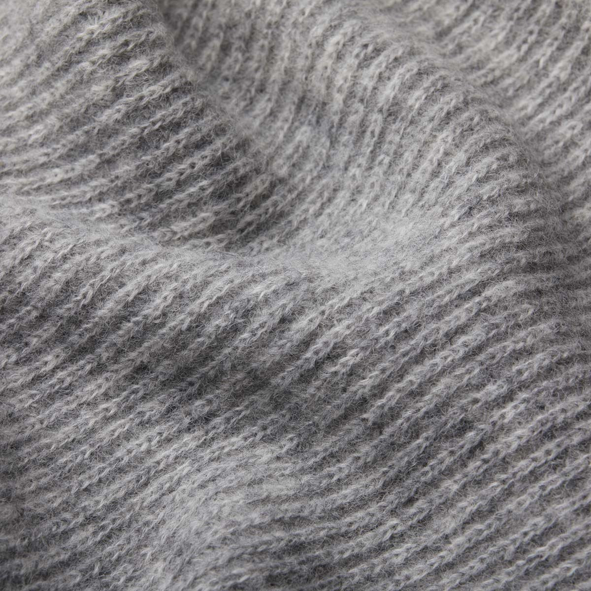12. Close-up of silver Alpaka Fisherman's Rib scarf highlighting ribbed texture