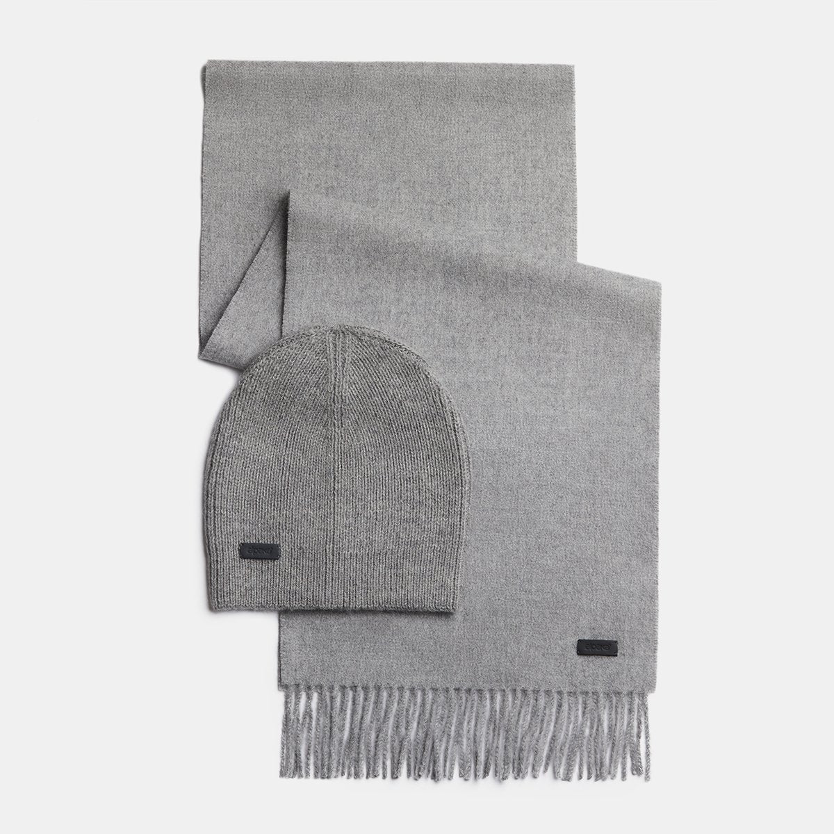 12. Flat lay of silver Alpaka baby alpaca wool fisherman's rib beanie with matching scarf
