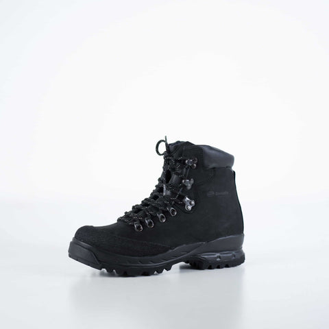 1. Samelin 553P black hiking boots in studio, showcasing waterproof nubuck leather and durable design