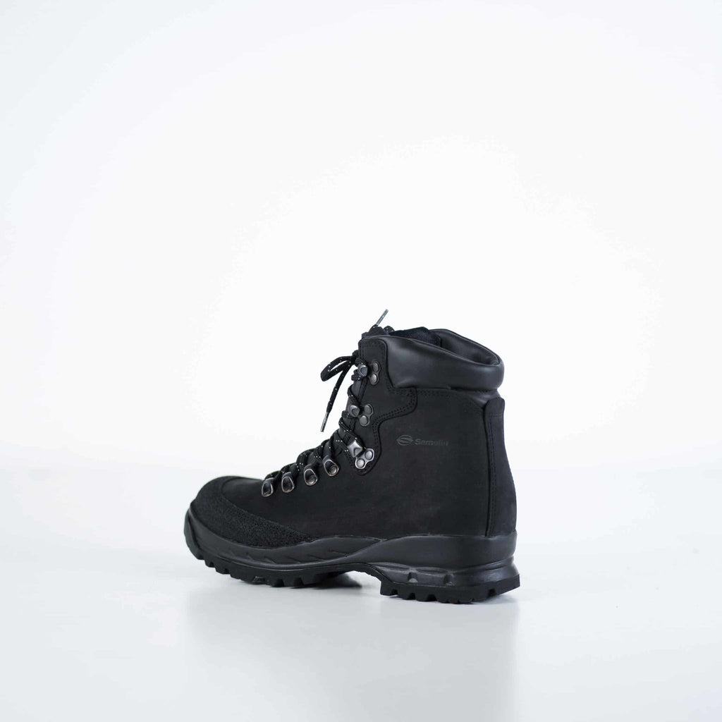 2. Side view of Samelin 553P black hiking boots, highlighting waterproof nubuck leather and Vibram sole
