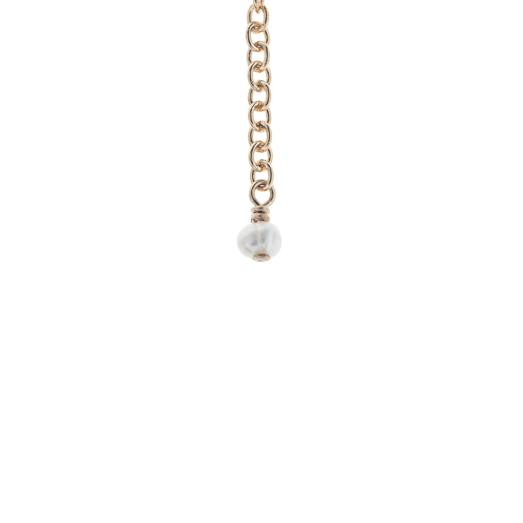 8. Close-up of pearl on gold-plated silver chain from New Vintage by Kriss anklet