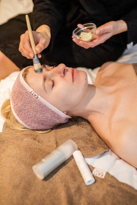 1. Woman wearing RÄTT cotton terry headband during spa treatment, showcasing adjustable fit