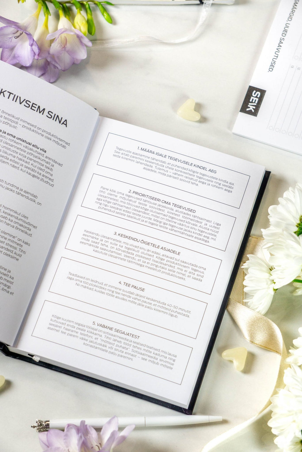 13. Motivational quotes in Get (sh)it done #Produktiivsuspäevik planner, surrounded by flowers