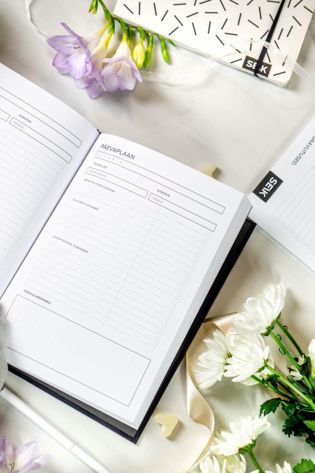 2. Get (sh)it done #Produktiivsuspäevik planner open to weekly planning pages, with floral decor