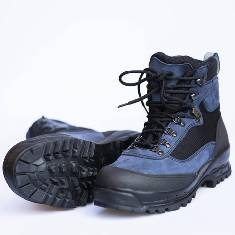 5. Close-up of Samelin 550 Navy hiking boots emphasizing Vibram sole tread pattern and durable design