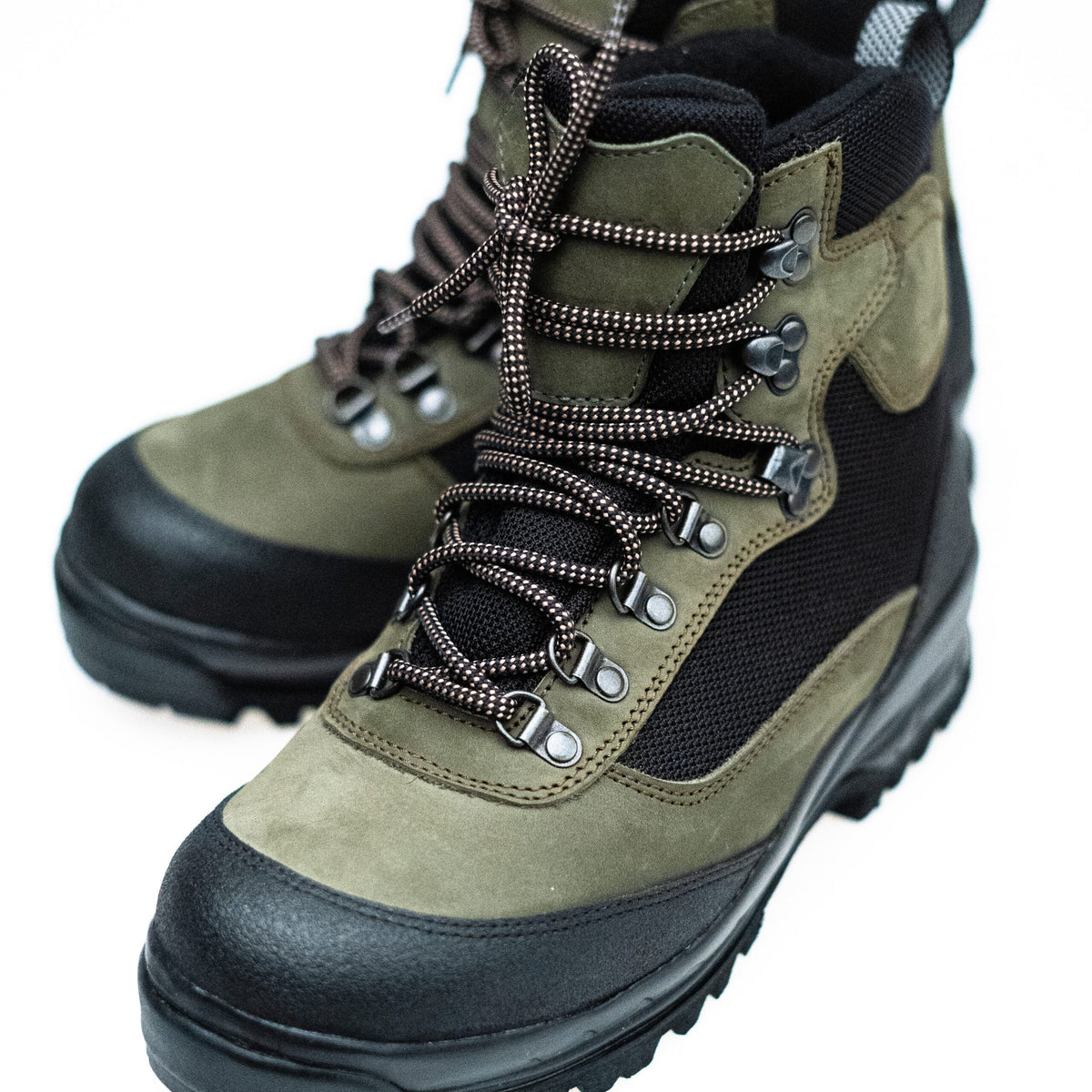 4. Close-up of Samelin 550 Lichene hiking boots showing lacing and metal eyelets