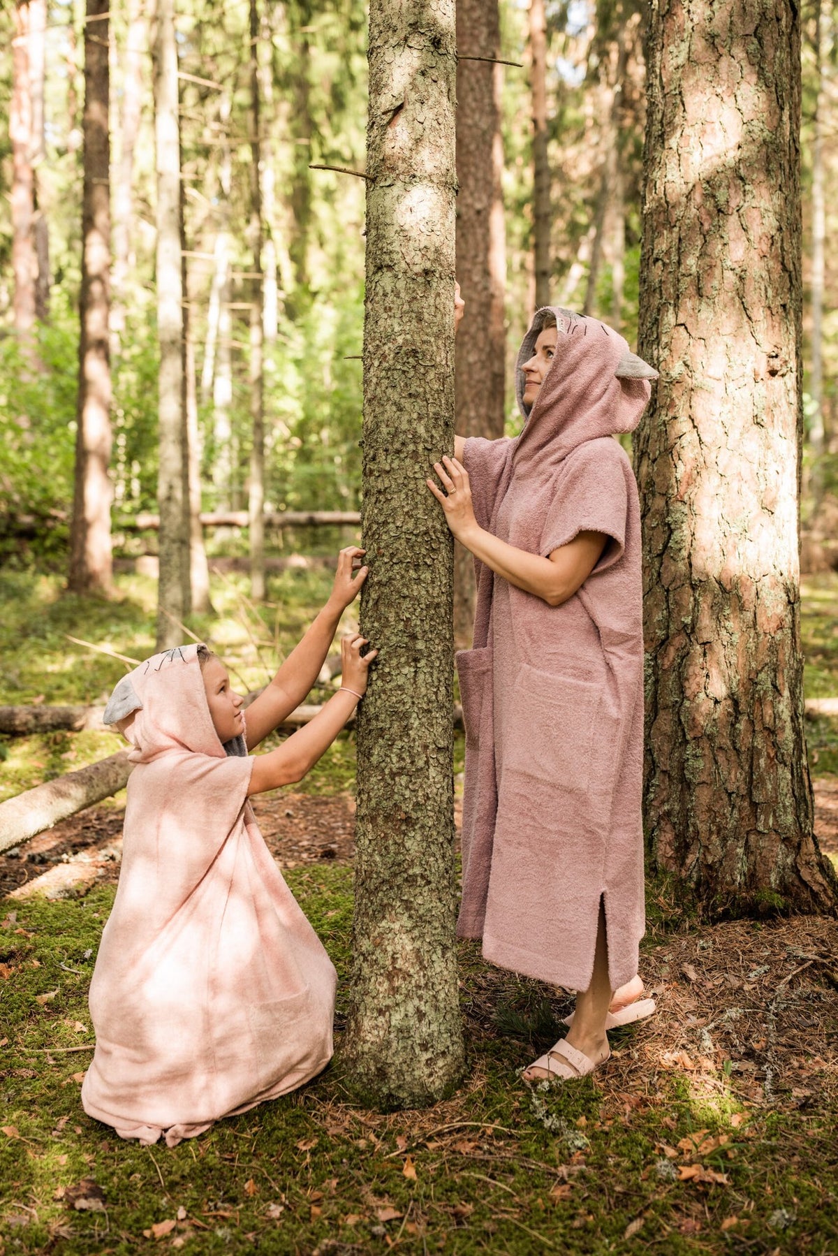 1. Women's and child's pink Short-Sleeve Poncho CAT by RÄTT in bamboo terry, worn in a forest setting