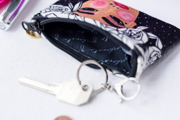 3. Close-up of Garbanota Key Pouch Yoko in black, highlighting zipper closure and interior lining