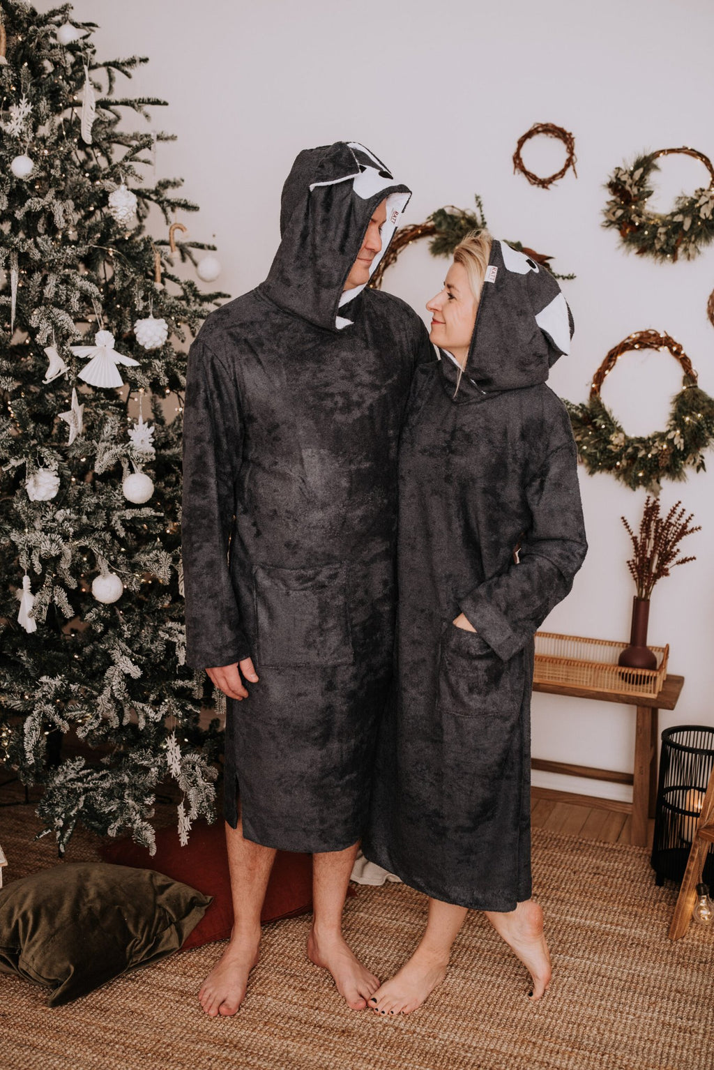 1. Unisex long-sleeve poncho WOLF in bamboo terry worn by male and female models, featuring hood and pockets, perfect for lounging