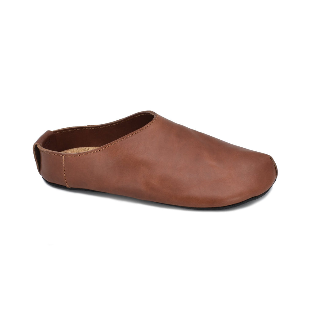 3. Studio shot of Kyoto brown slipper by Omaking, highlighting vegetable-tanned leather and minimalist design