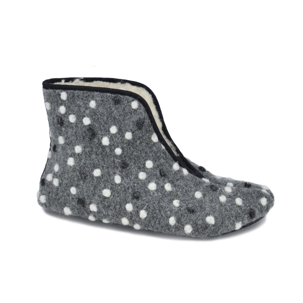2. Omaking Barefoot Wool Slippers Trolla in grey with white dots, side view showing woolen textile