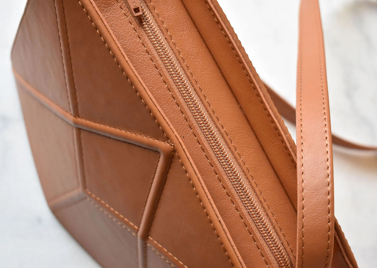 7. Close-up of caramel brown FACET shoulder bag by Gerda Retter Design, showing zipper and geometric design