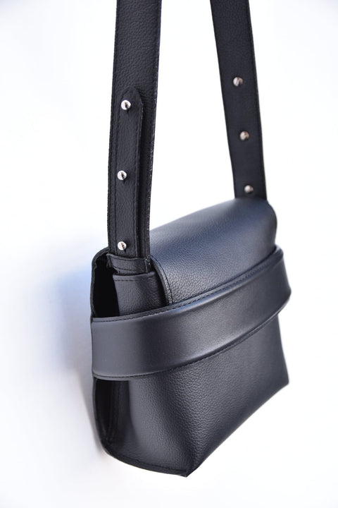 3. Studio shot of Gerda Retter Design Luce shoulder bag in black, highlighting adjustable strap and leather texture