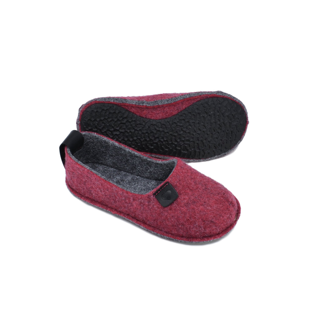 3. Öko-Toku children's red slippers by OmaKing, showing sole texture and sustainable felt material