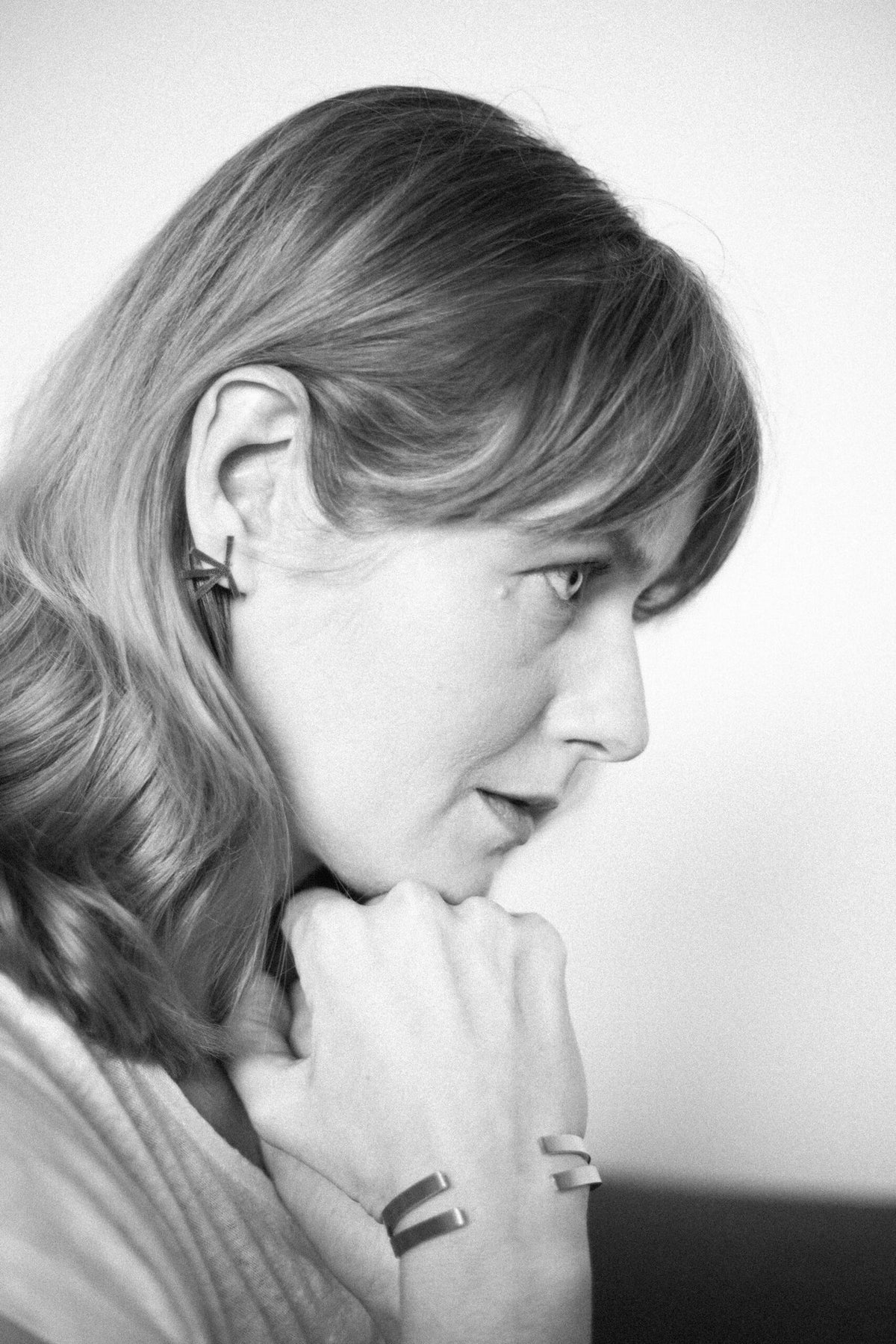 3. Side profile of woman wearing Lentsius Exo bracelet, emphasizing modern design and comfort