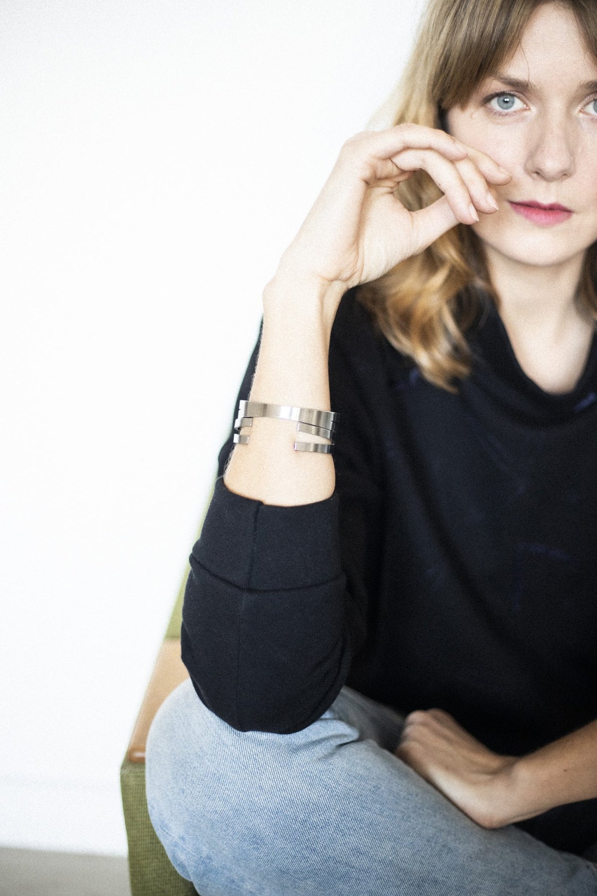 4. Woman wearing Lentsius Exo bracelet in casual setting, highlighting sustainable style