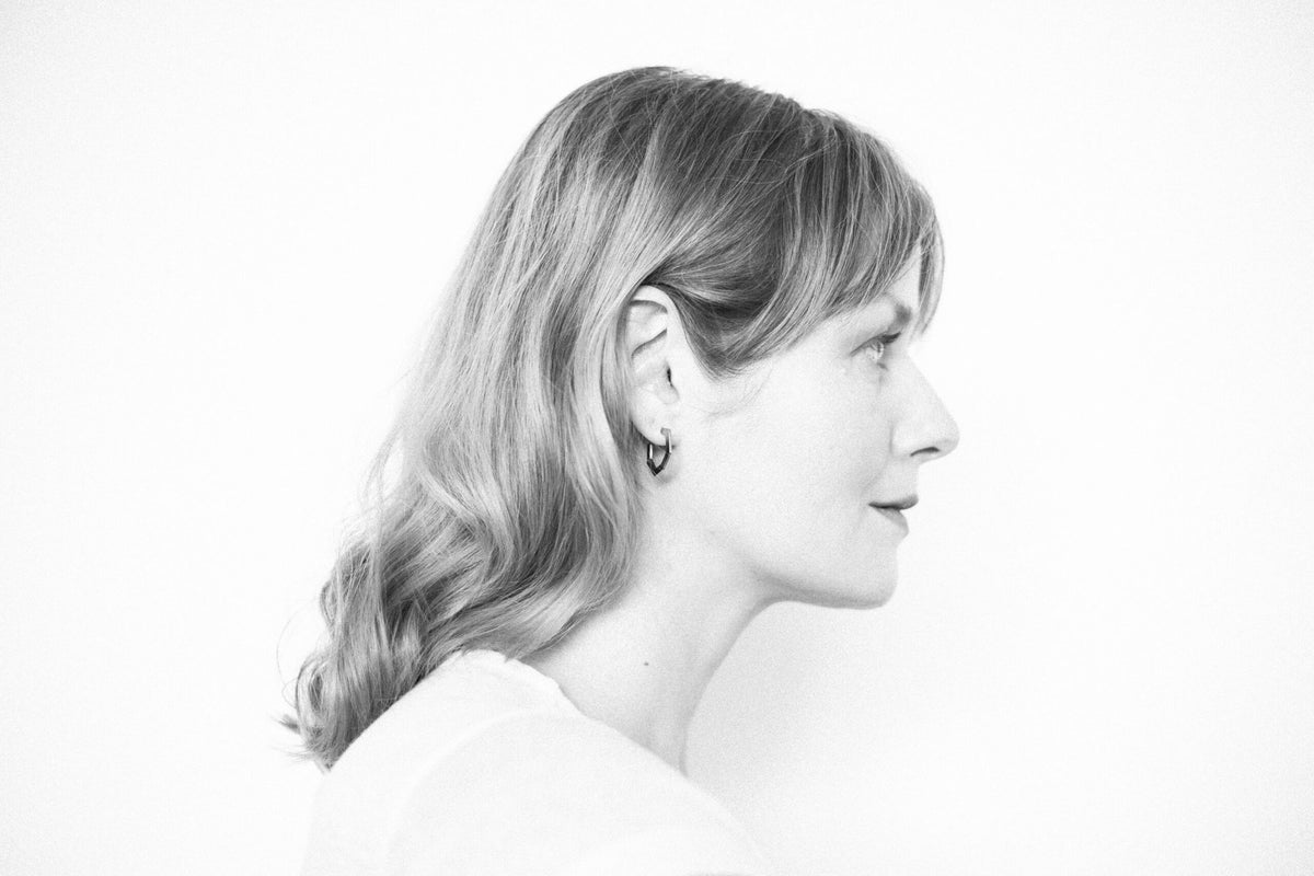 2. Side profile of woman wearing Lentsius Flecte earrings, highlighting sustainable design