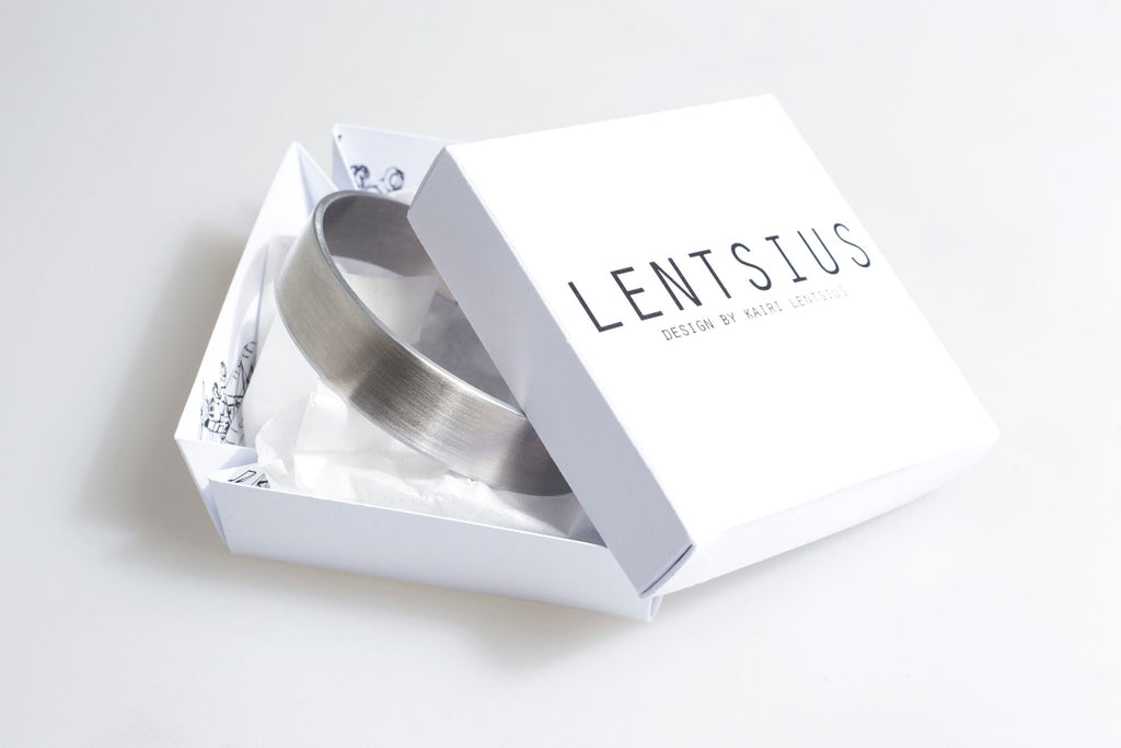 4. Lentsius Pilot 15 bracelet in branded packaging, highlighting sustainable craftsmanship