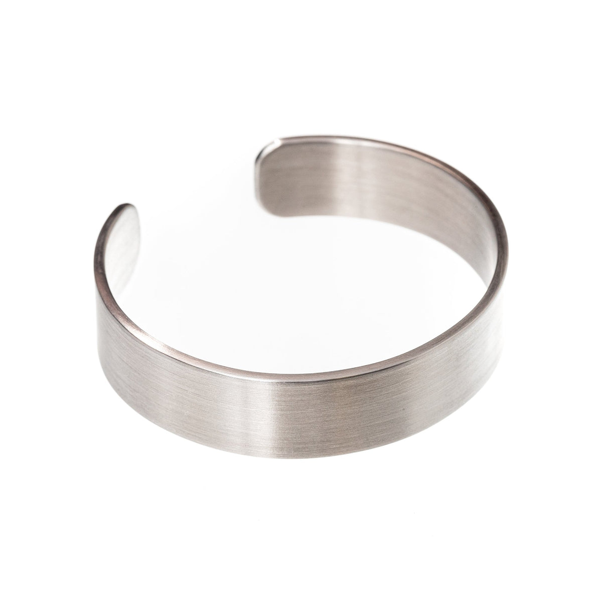 3. Studio shot of Lentsius Pilot 15 bracelet made from brushed aircraft aluminum