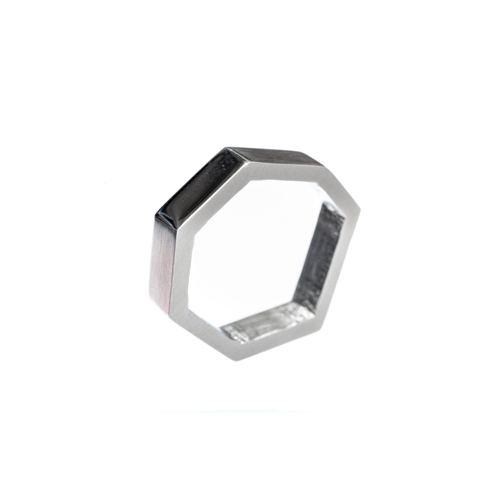 9. Studio image of Lentsius Plico ring in stainless steel, highlighting hexagonal design and mixed finish