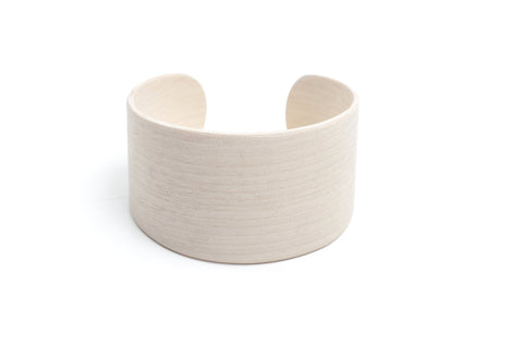 3. Scandinavian style Lentsius Woody Bracelet in birch, studio image