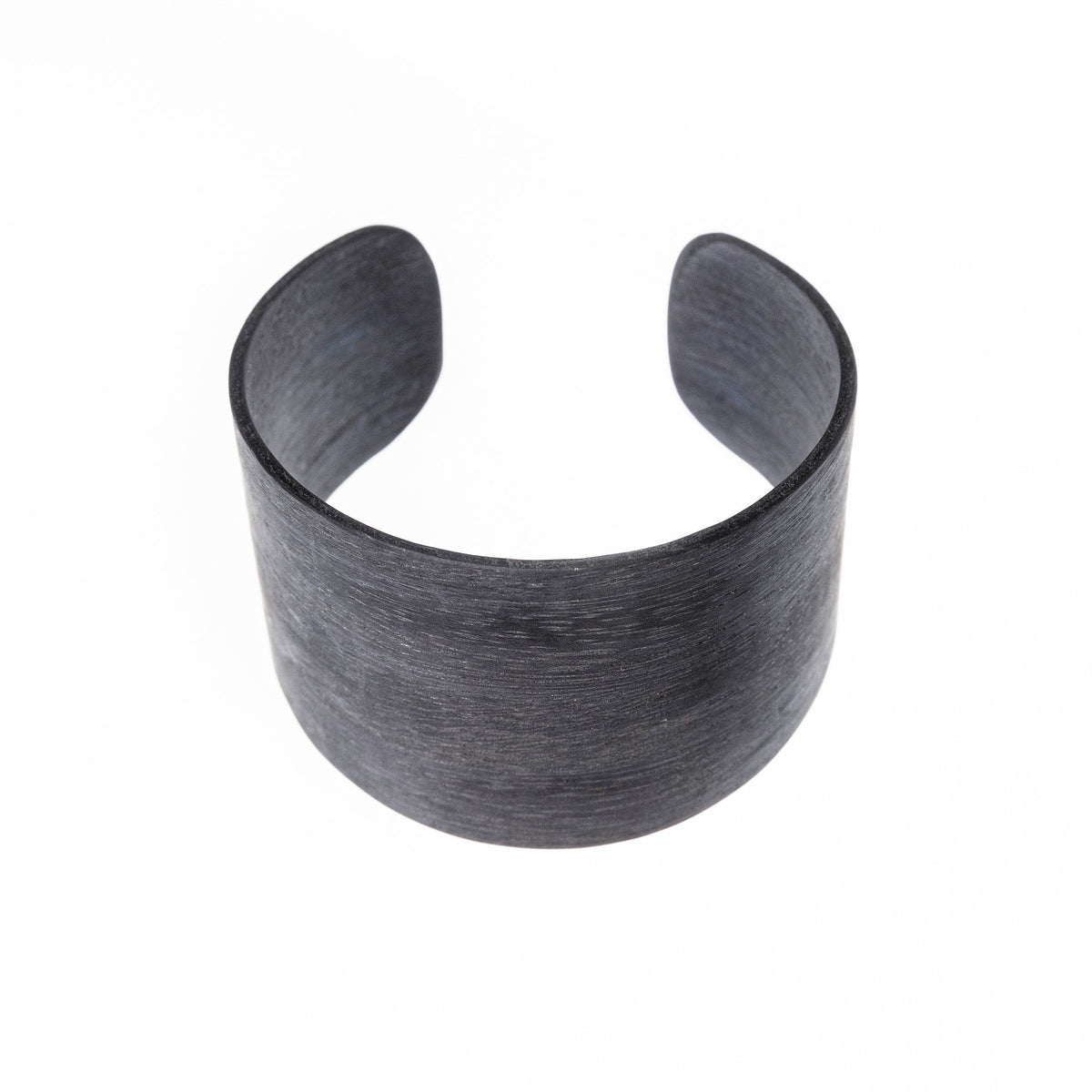 3. Close-up of Lentsius Woody Bracelet in Eucalypt Grey, showcasing toned grey eucalypt veneer