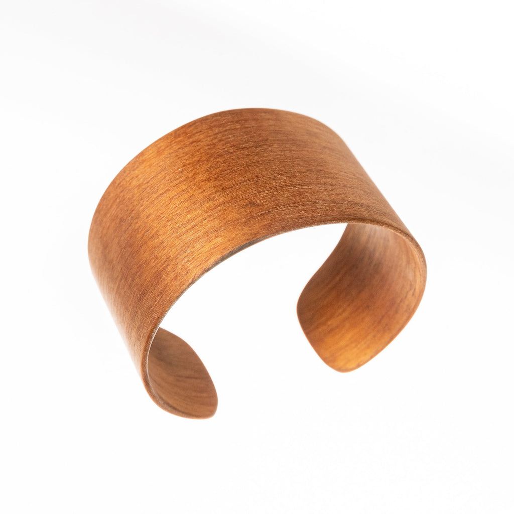 1. Lentsius Woody Bracelet in Thermo Birch, showcasing sustainable design with heat-treated birch veneer, studio shot