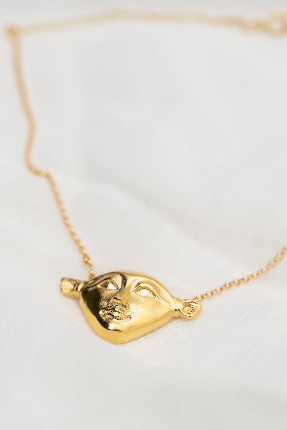 5. Close-up of Hathor Harmony Choker in gold by New Vintage by Kriss, emphasizing pendant craftsmanship